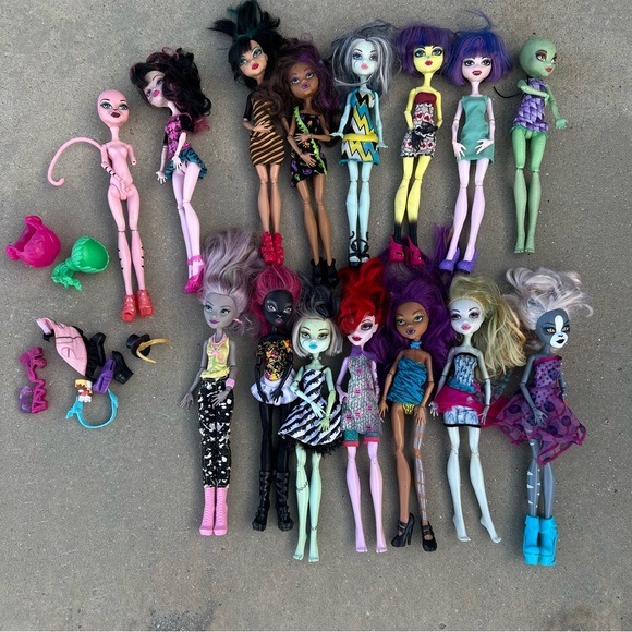 monster high Toys Monster High Dolls Bundle Poshmark